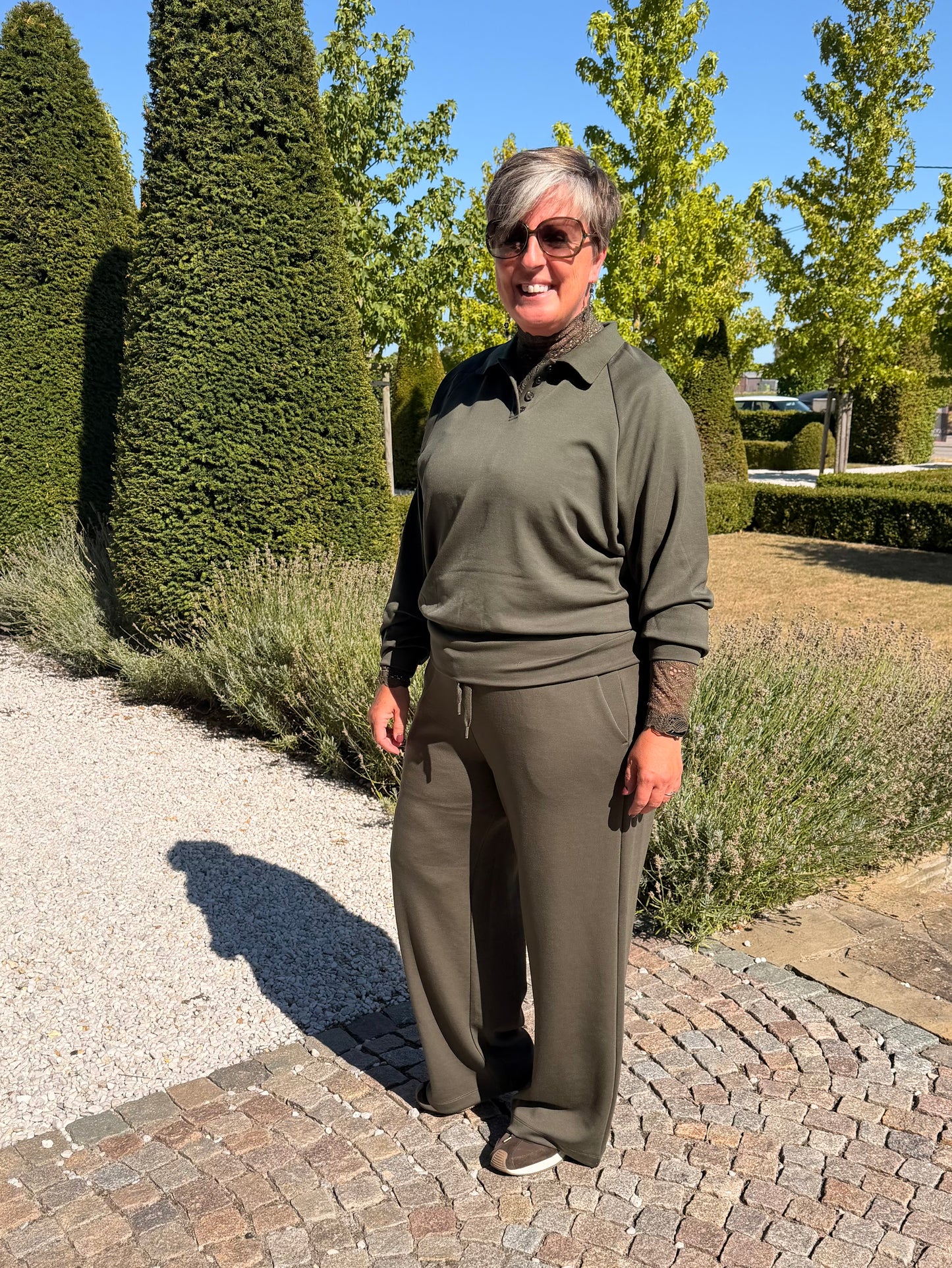 BANU OLIJFGROEN pull
