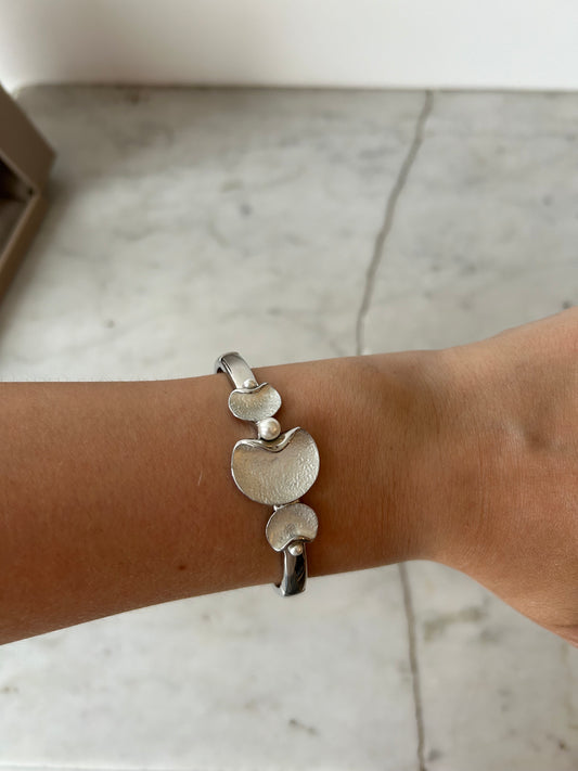 ARMBAND