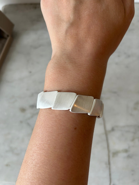 ARMBAND